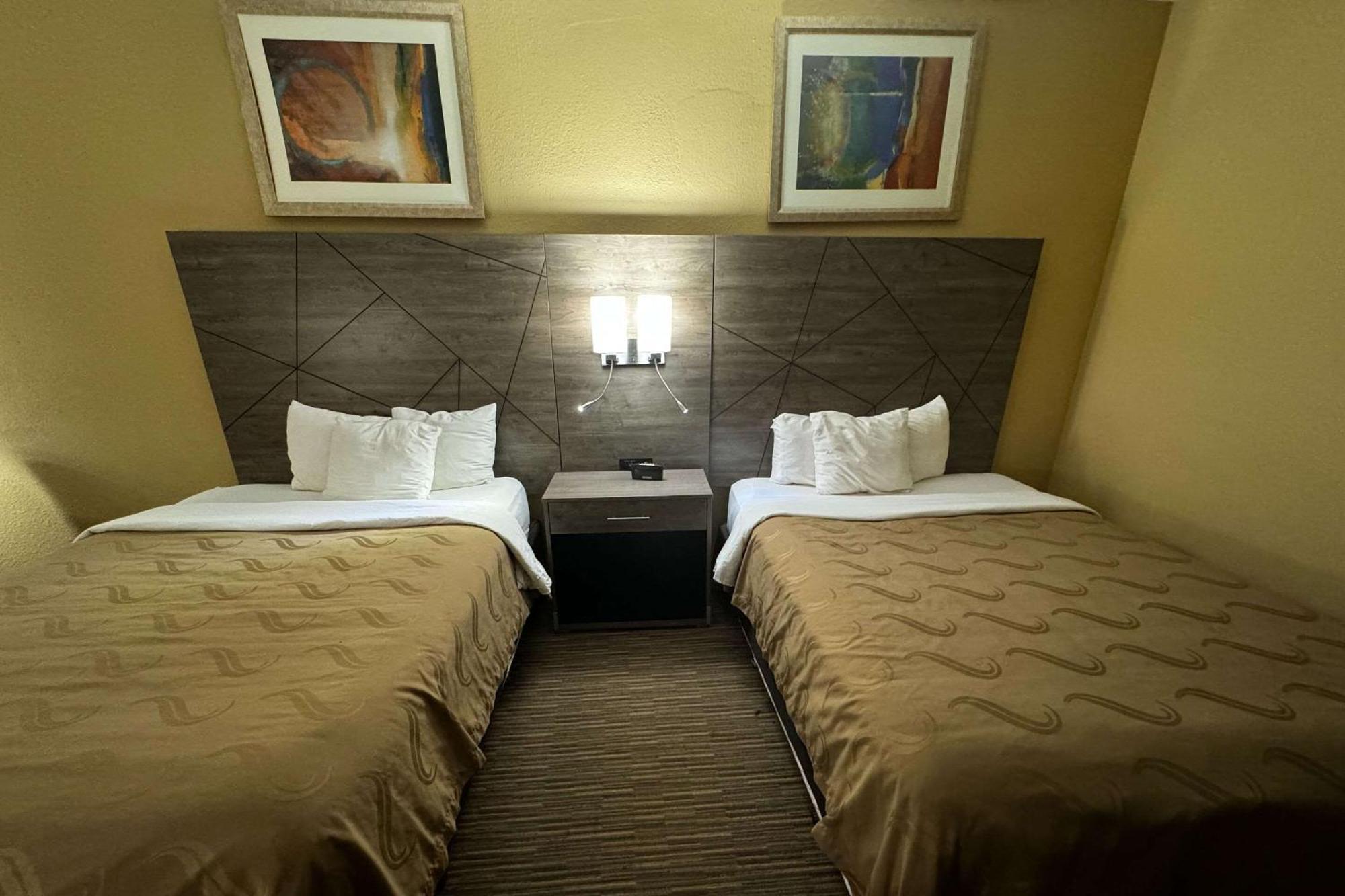 Quality Near I-72 And Hwy 51 Inn 2*